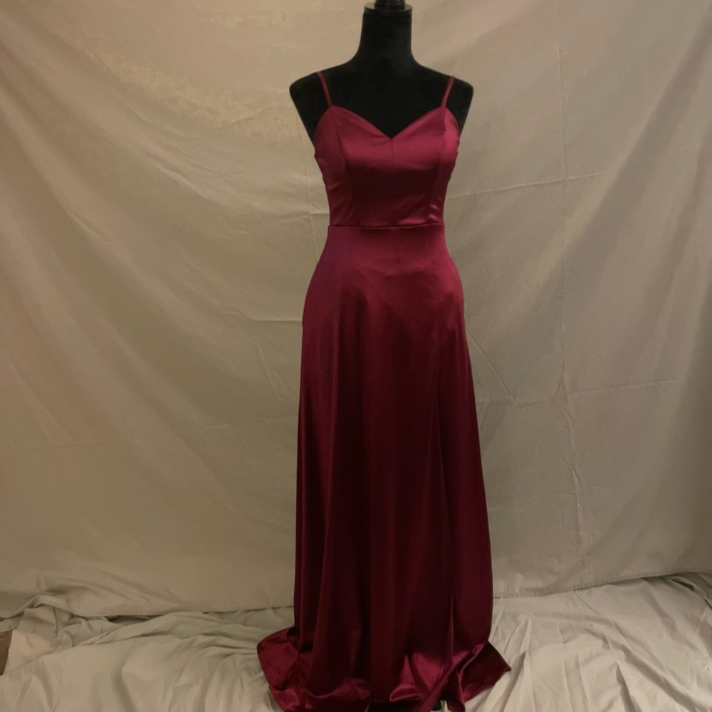 Size 5 juniors red semi-formal gown - Picture 4 of 4